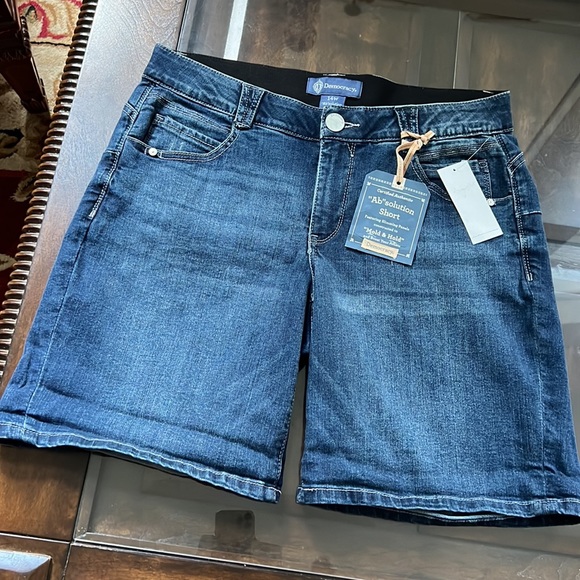 Democracy Women's Ab Solution Shorts. - Picture 5 of 13